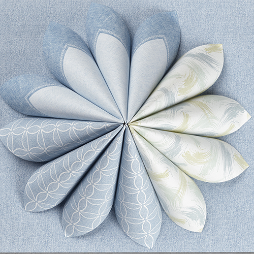 Servietten "ROYAL Collection" 1/4-Falz 40 cm x 40 cm arktikblau "Circle Flowers"